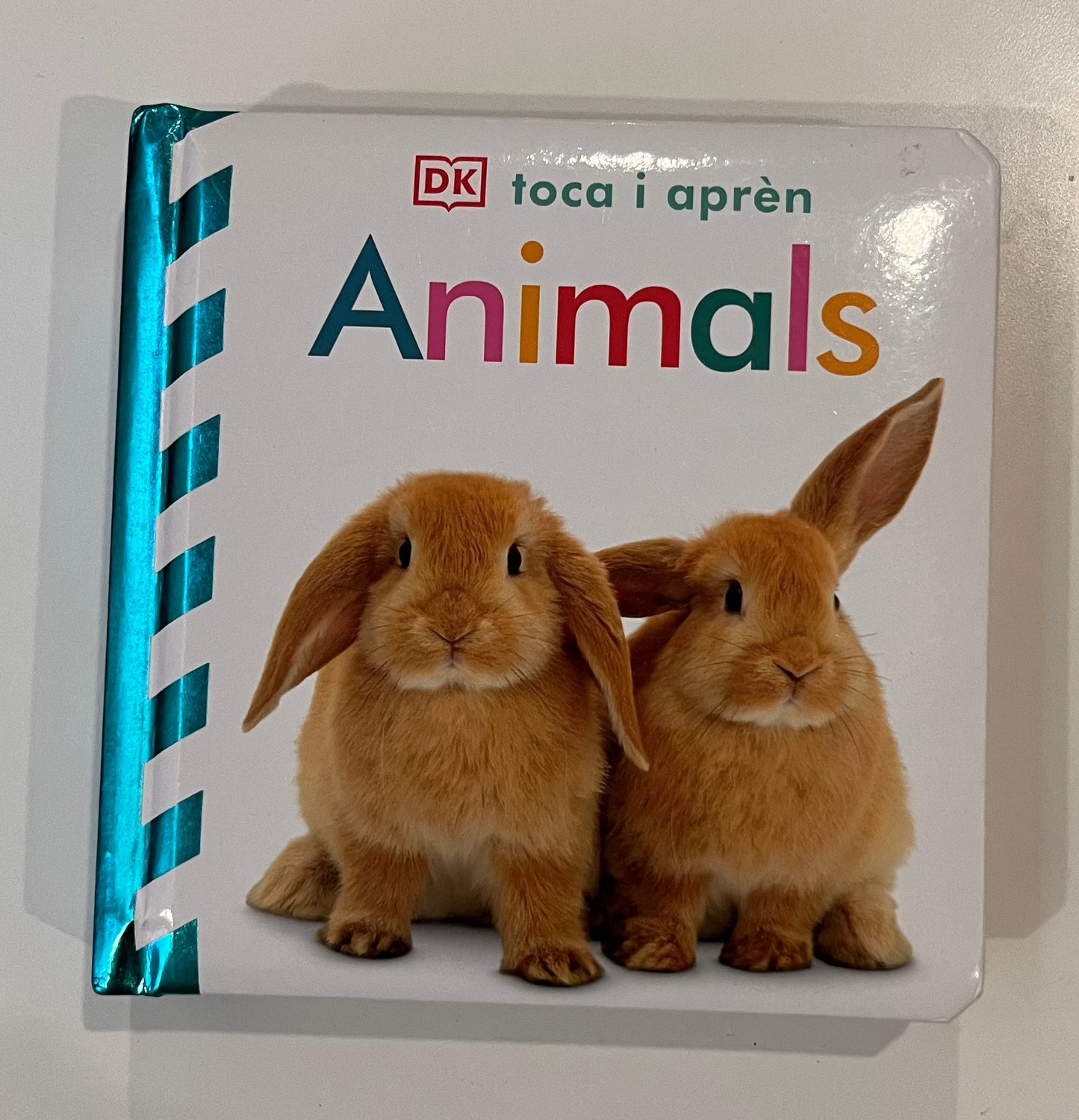 Libro “Toca i aprèn animals”