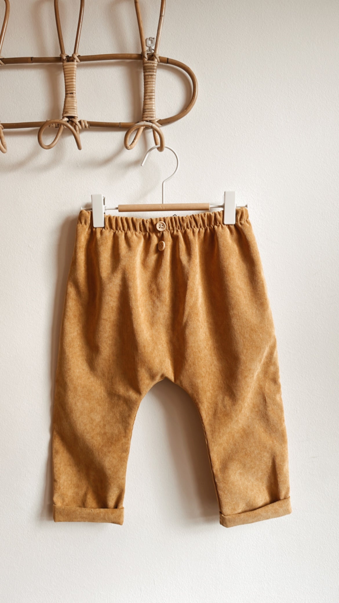 Pantalón pana mostaza talla 2-3 años